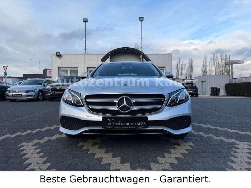 Gebraucht Mercedes E220 Avantgarde 194 PS (142 kW) 2017 Iridiumsilber Kombi