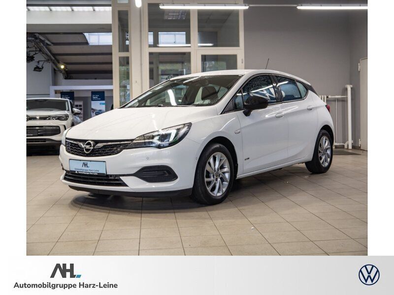 Weiß Gebraucht 2021 Opel Astra Design & Tech Limousine | 15.898 € (Fairer Preis) - Bild 1/4