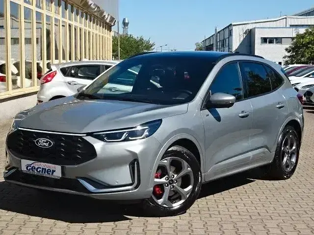 Usado Ford Kuga ST-Line X 151 HP (111 kW) 2024 Prateado SUV