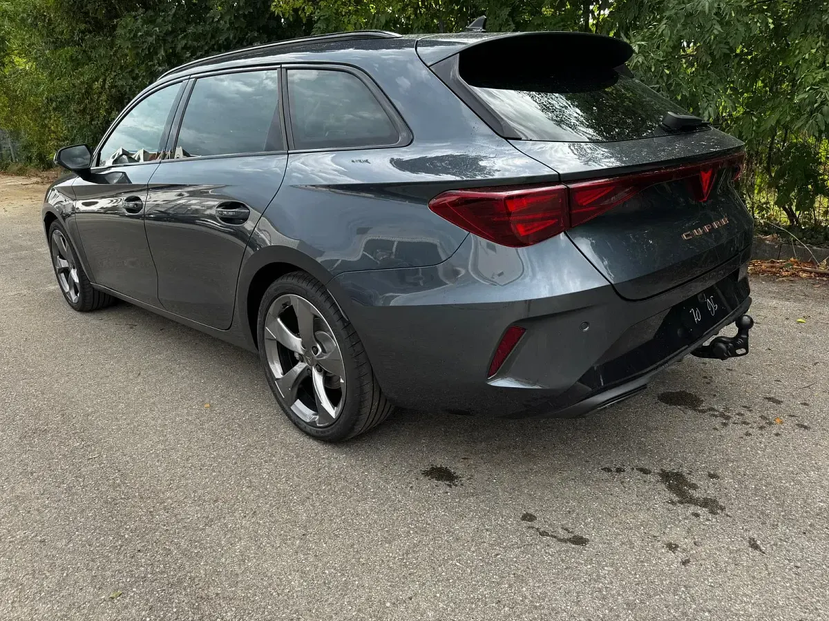 Neu Cupra Leon 250 PS (183 kW) 2026 Magneticgrau metallic Kombi