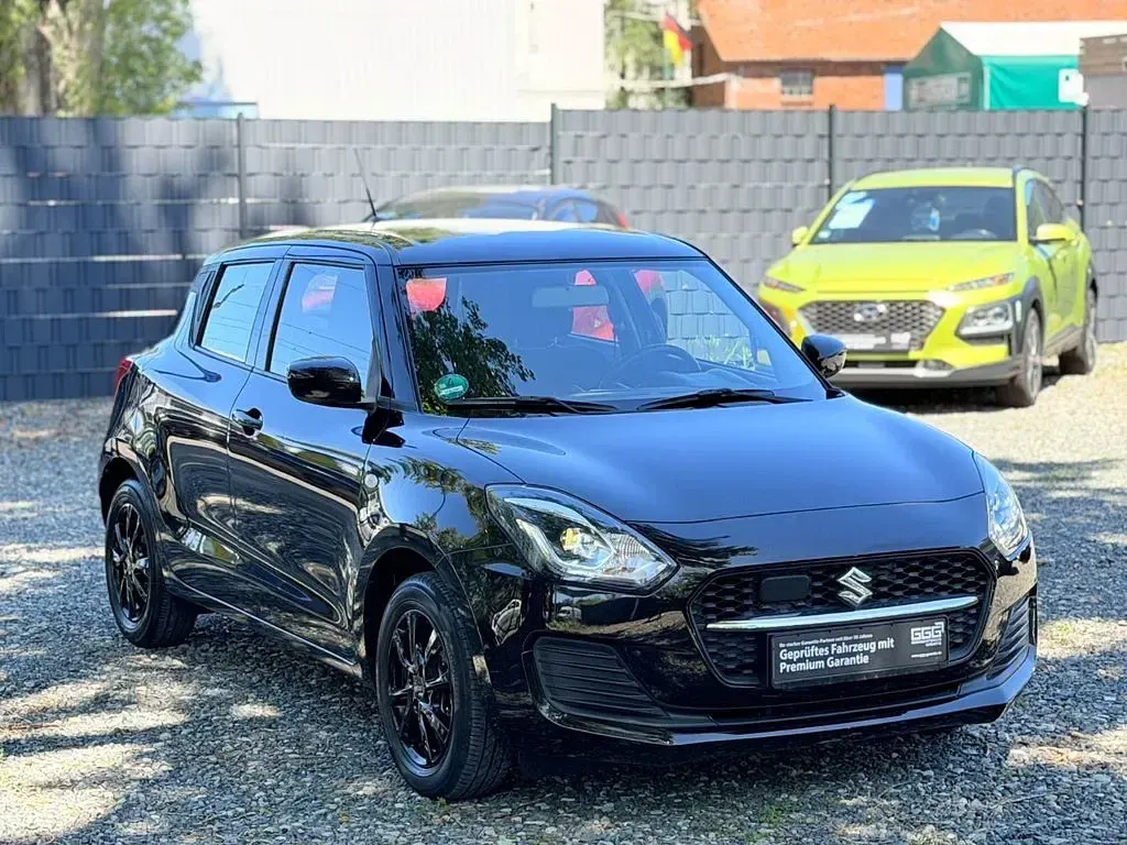 Gebraucht Suzuki Swift 83 PS (61 kW) 2021 Schwarz Kleinwagen