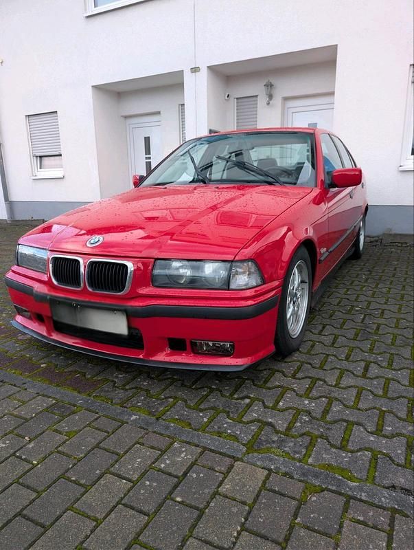 Grün Gebraucht 1997 BMW 316 Limousine | 2.250 € (Guter Preis) - Bild 1/4