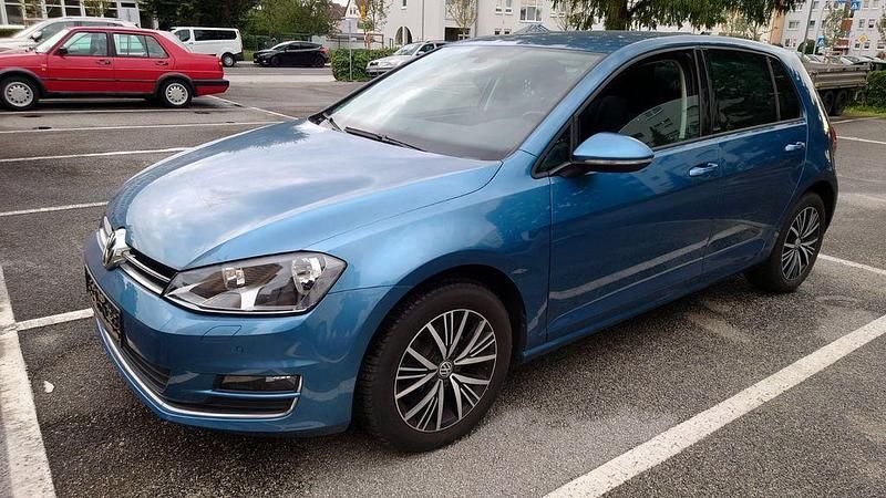 Blau Gebraucht 2016 VW Golf VII Allstar Limousine | 10.300 € (Guter Preis) - Bild 1/4