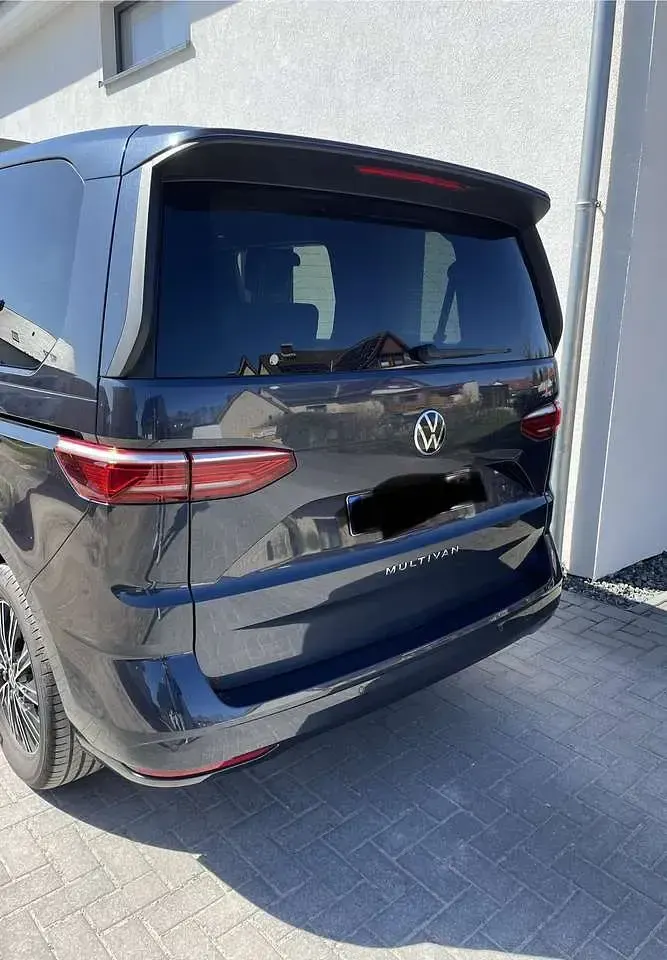 Gebraucht VW Multivan Life 136 PS (100 kW) 2023 Blau Van / Kleinbus