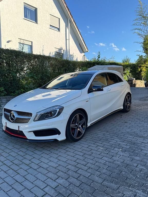 Weiß Gebraucht 2012 Mercedes A250 AMG Limousine | 17.499 € (Teuer) - Bild 1/4