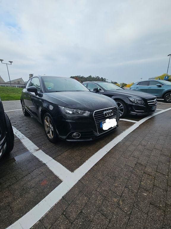 Schwarz Gebraucht 2012 Audi A1 Attraction Kleinwagen | 5.600 € (Guter Preis) - Bild 1/4