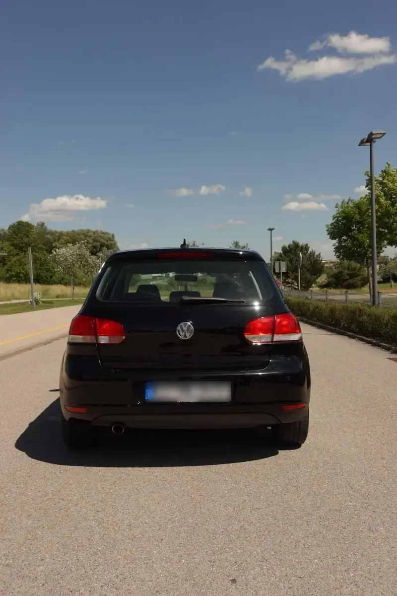 Gebraucht VW Golf VI 105 PS (77 kW) 2011 Schwarz Kleinwagen