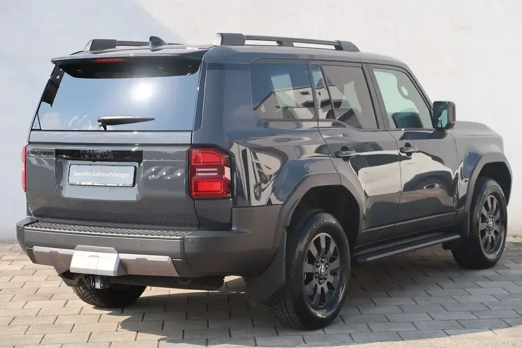 Gebraucht Toyota Land Cruiser Executive 204 PS (150 kW) 2024 Grau SUV