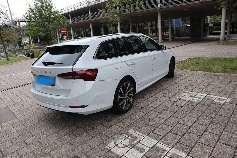 Gebraucht Skoda Octavia First Edition 150 PS (110 kW) 2020 Weiß Kombi
