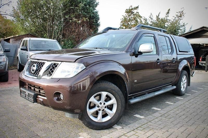 Gebraucht Nissan Navara 231 PS (169 kW) 2014 Braun Abholung
