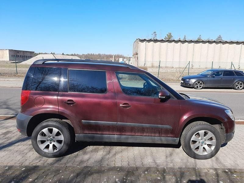 Gebraucht Skoda Yeti 105 PS (77 kW) 2012 Rot SUV