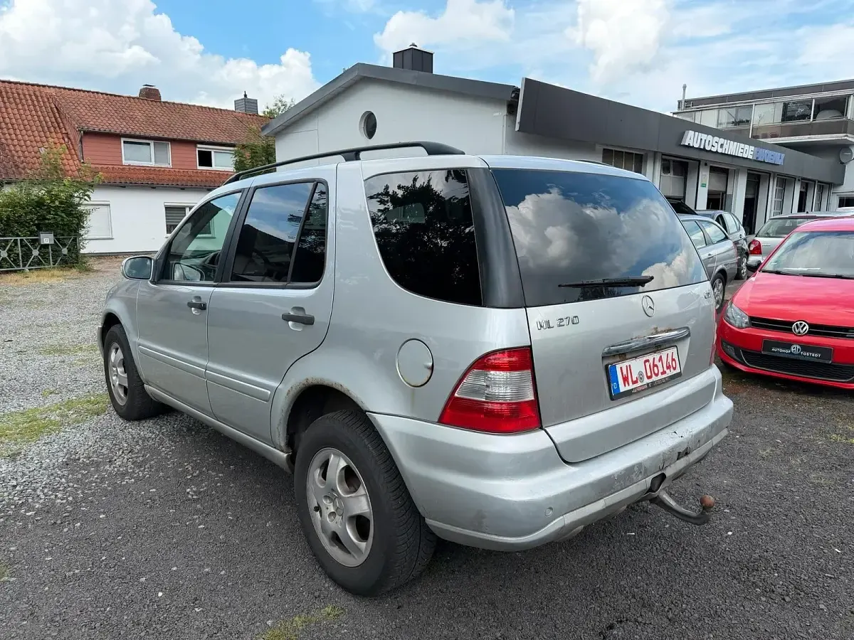 Gebraucht Mercedes ML270 163 PS (119 kW) 2005 Silber SUV