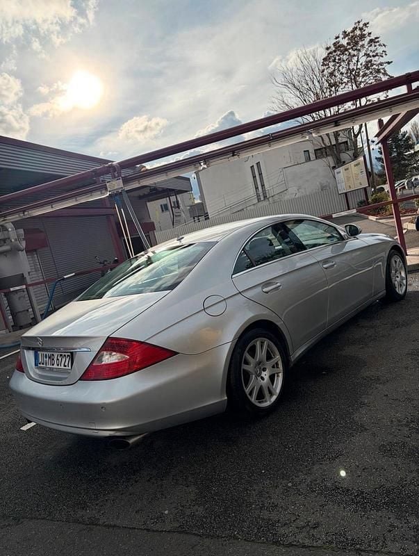 Gebraucht Mercedes CLS320 224 PS (164 kW) 2008 Silber Limousine