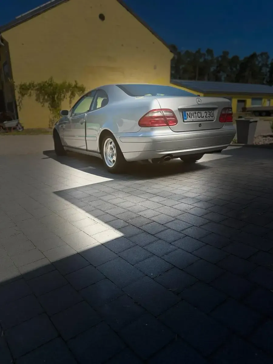 Gebraucht Mercedes CLK230 193 PS (141 kW) 1998 Silber Coupé