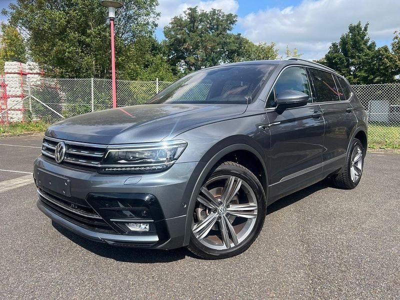 Grau Gebraucht 2019 VW Tiguan Allspace R-line SUV | 20.499 € (Etwas zu teuer) - Bild 1/4