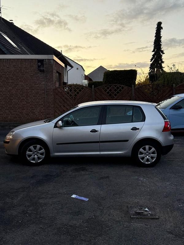 Gebraucht VW Golf IV 105 PS (77 kW) 2004 Silber Kleinwagen