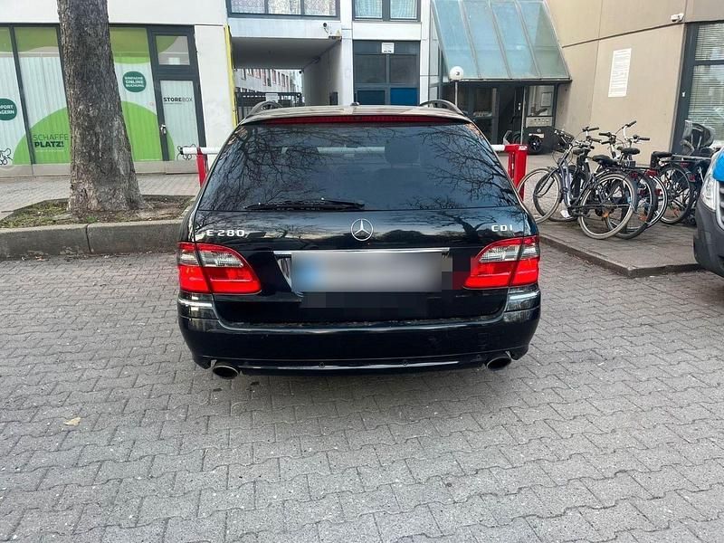 Gebraucht Mercedes E280 Elegance 190 PS (139 kW) 2008 Schwarz Kombi