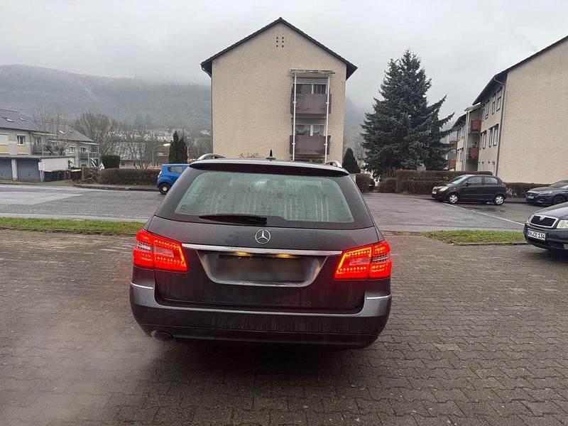 Gebraucht Mercedes E200 Avantgarde 184 PS (135 kW) 2010 Grau Kombi