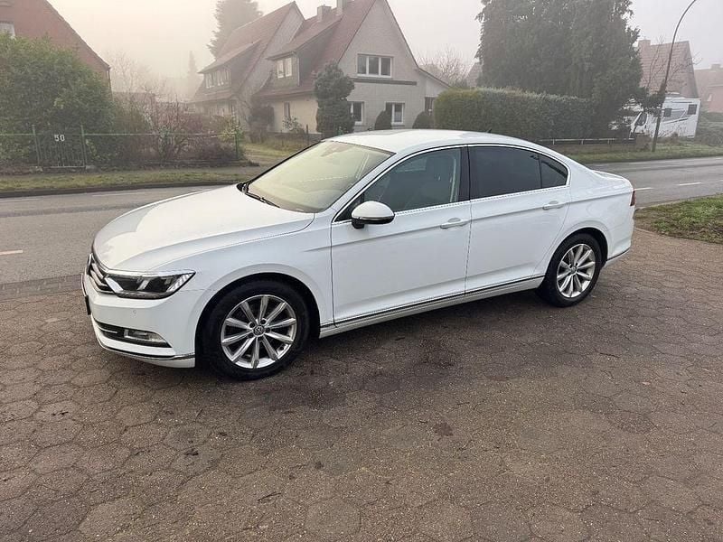 Gebraucht VW Passat Highline 150 PS (110 kW) 2019 Weiß Limousine