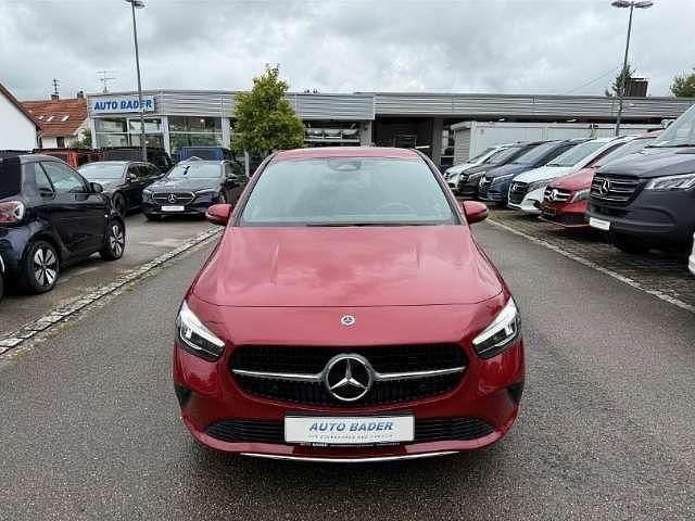 Gebraucht Mercedes E250 Advanced Plus 218 PS (160 kW) 2024 Manufaktur patagonienrot metal Limousine