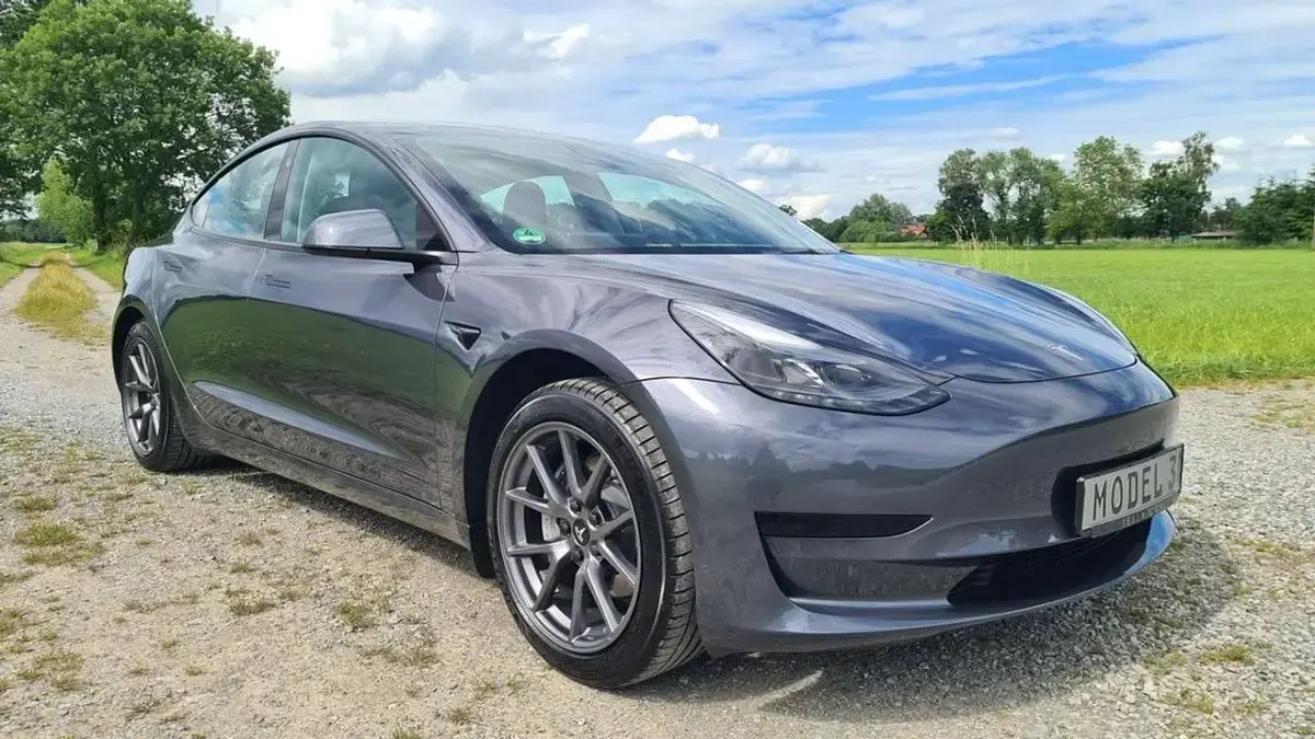 Gebraucht Tesla Model 3 Standard Range 208 kW (283 PS) 2022 Midnight silver Limousine