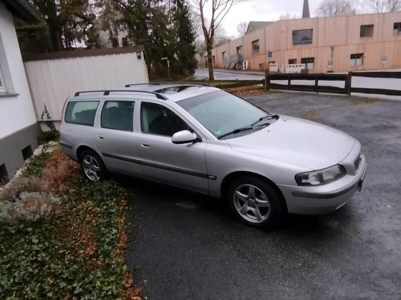 Silber Gebraucht 2001 Volvo V70 Kombi | 675 € - Bild 1/4
