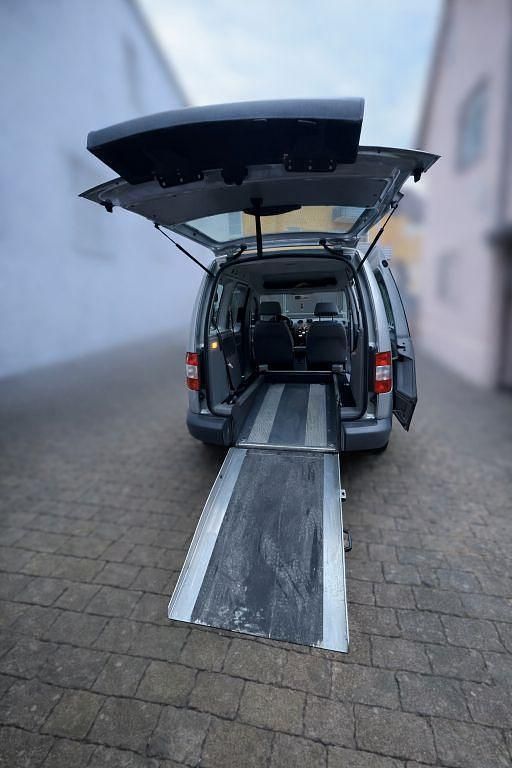 Gebraucht VW Caddy Life 105 PS (77 kW) 2010 Silber Van / Kleinbus