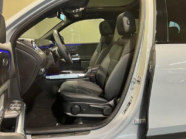 Gebraucht Mercedes GLB220 AMG 190 PS (139 kW) 2025 Grau SUV