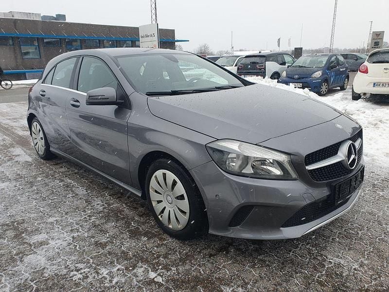Gebraucht Mercedes A200 136 PS (100 kW) 2016 Grau Limousine