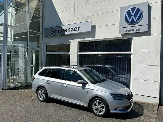 Gebraucht Skoda Fabia Ambition 95 PS (69 kW) 2022 Stribrna brilliant/ brilliant Kleinwagen
