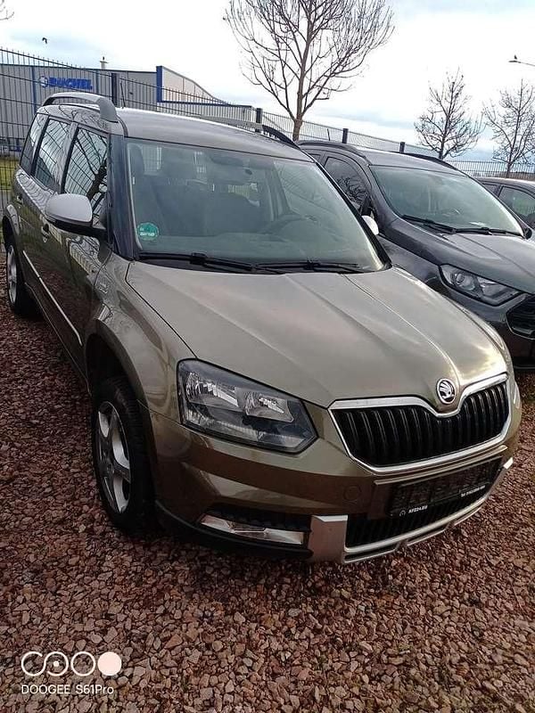 Jungle green metallic Gebraucht 2015 Skoda Yeti Active SUV | 9.480 € (Guter Preis) - Bild 1/1