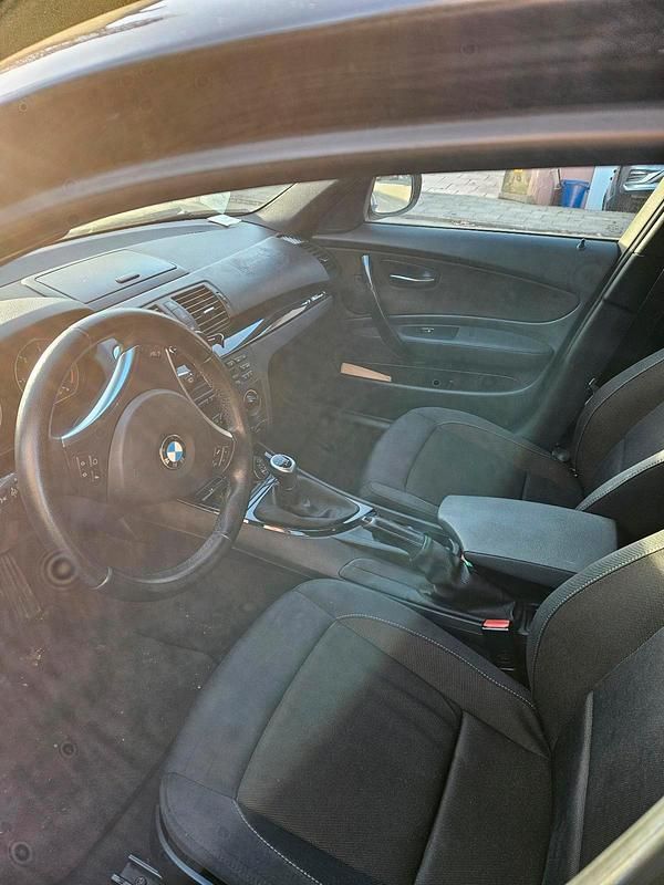 Gebraucht BMW 116 160 PS (117 kW) 2011 Schwarz Kleinwagen