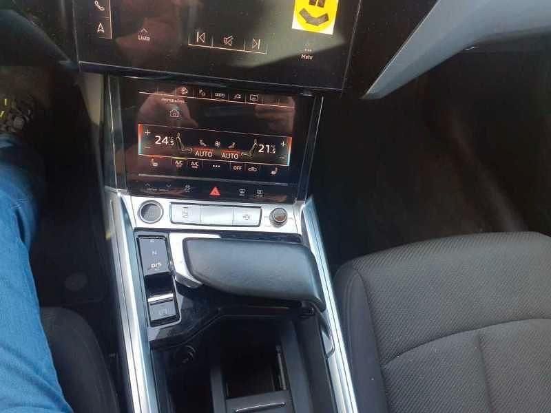 Gebraucht Audi e-tron 300 kW (408 PS) 2023 Manhattangrau (metallic) SUV