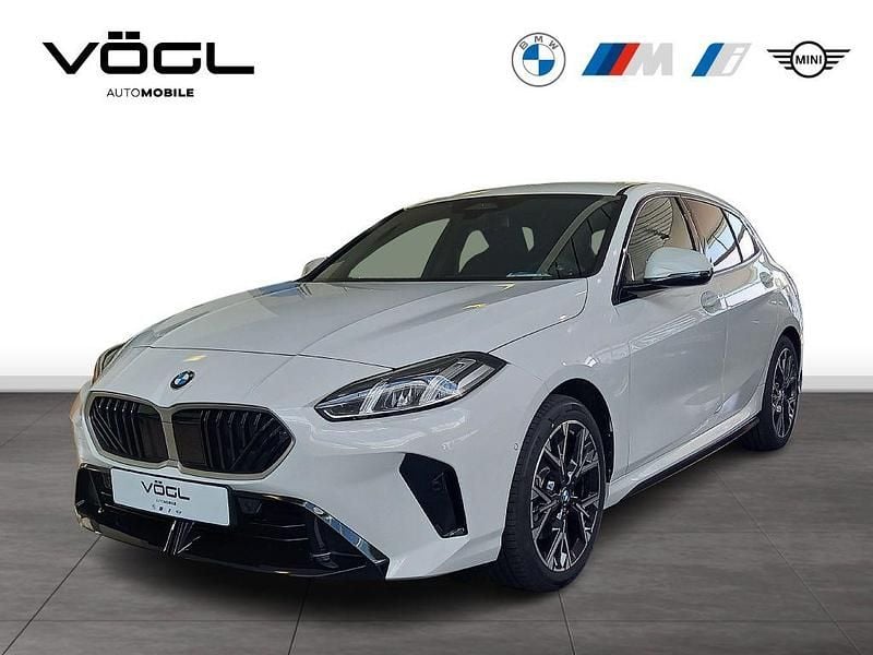 Weiß Neu 2025 BMW 120 M Sport Kleinwagen | 33.450 € (Superpreis) - Bild 1/4