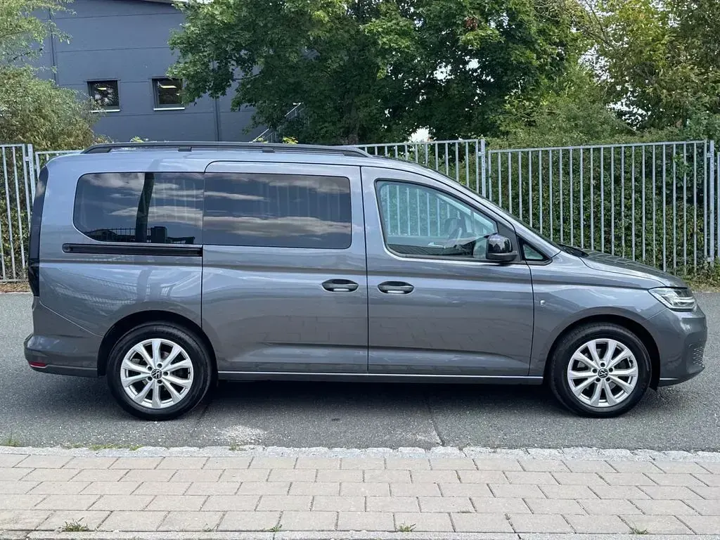Gebraucht VW Caddy Maxi Life 122 PS (89 kW) 2022 Grau Van / Kleinbus