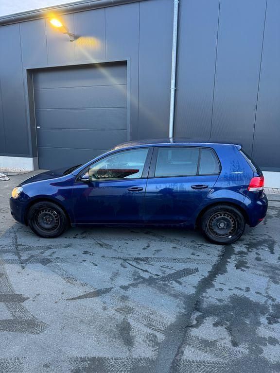 Gebraucht VW Golf VI Team 105 PS (77 kW) 2010 Blau Kleinwagen