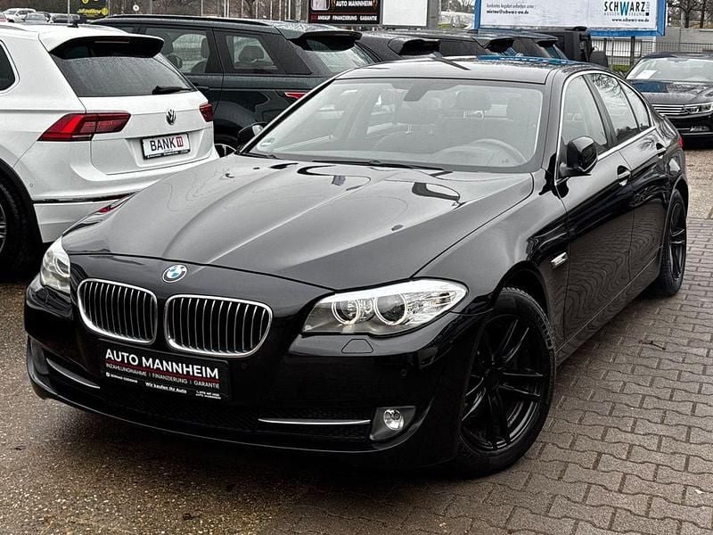 Schwarz Gebraucht 2013 BMW 520 Efficient Dynamics Limousine | 11.999 € (Fairer Preis) - Bild 1/4