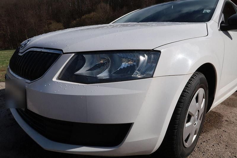 Gebraucht Skoda Octavia 105 PS (77 kW) 2015 Weiß Kleinwagen