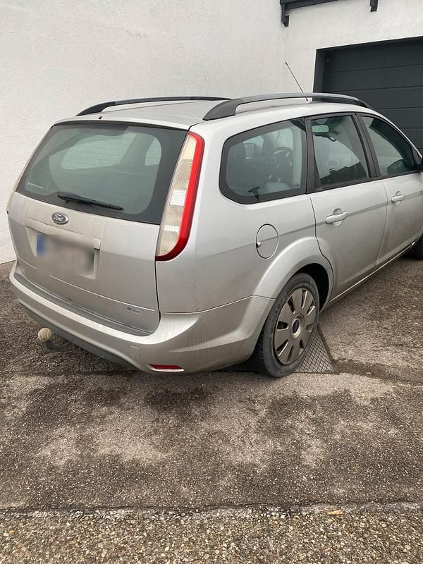 Gebraucht Ford Focus 140 PS (102 kW) 2010 Silber Kombi