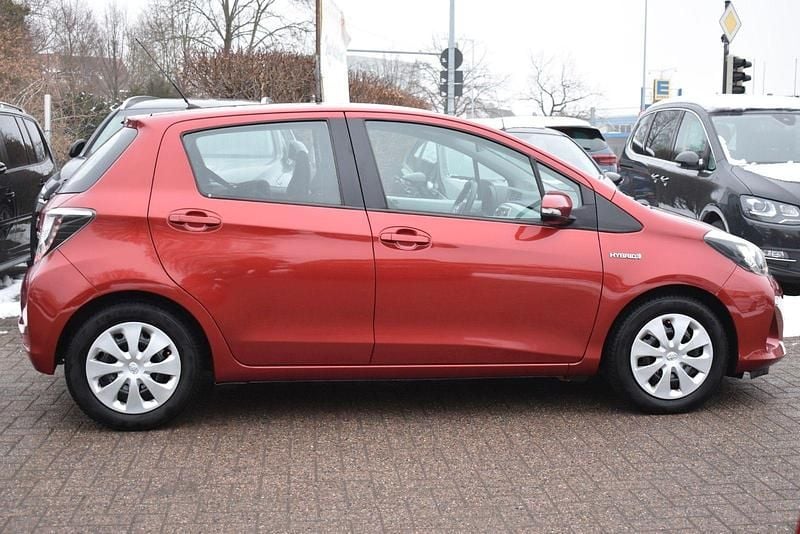 Gebraucht Toyota Yaris Hybrid Life 75 PS (55 kW) 2012 Rot Kleinwagen