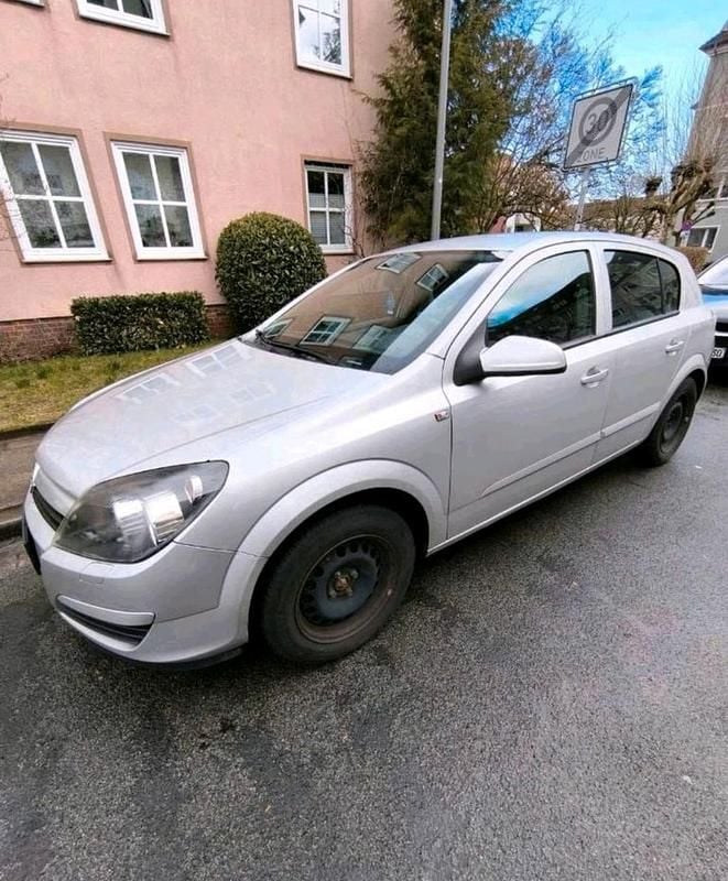 Second-hand Opel Astra 105 CP (77 kW) 2004 Argintiu Berlinǎ