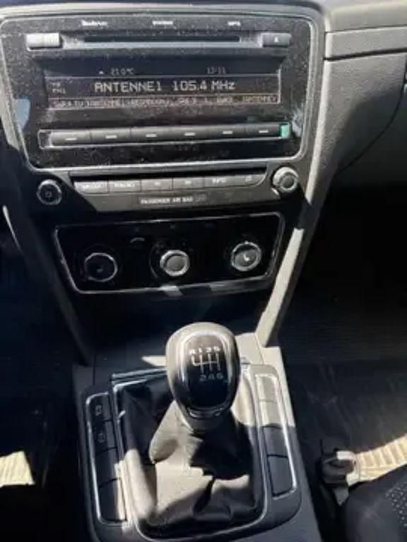 Gebraucht Skoda Superb Comfort 140 PS (102 kW) 2011 Braun Kombi