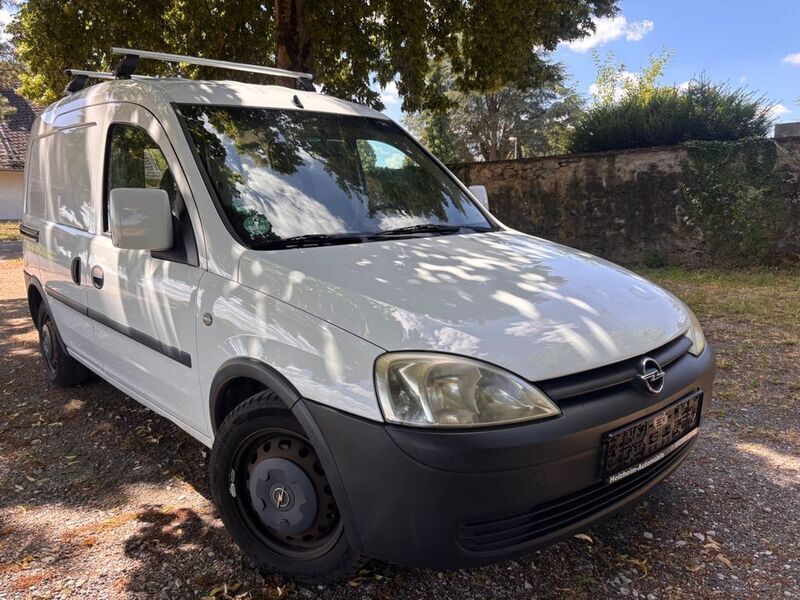 Weiß Gebraucht 2011 Opel Combo Business Van / Kleinbus | 1.999 € (Guter Preis) - Bild 1/4