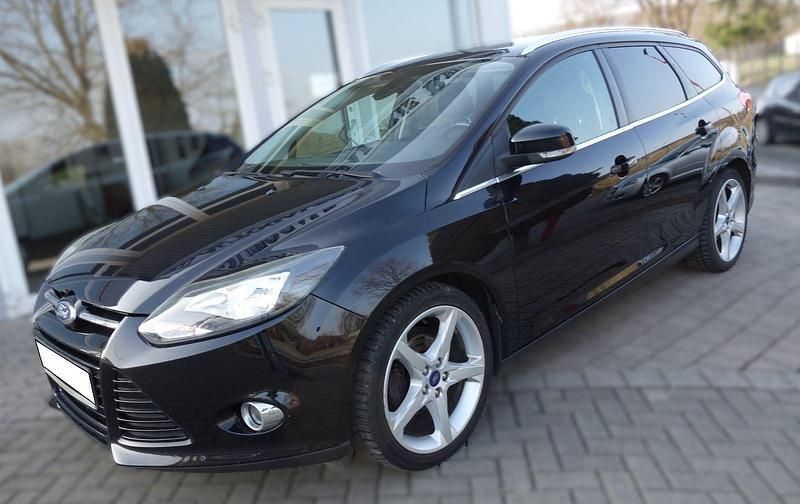 Gebraucht Ford Focus Titanium 125 PS (91 kW) 2013 Schwarz Kombi