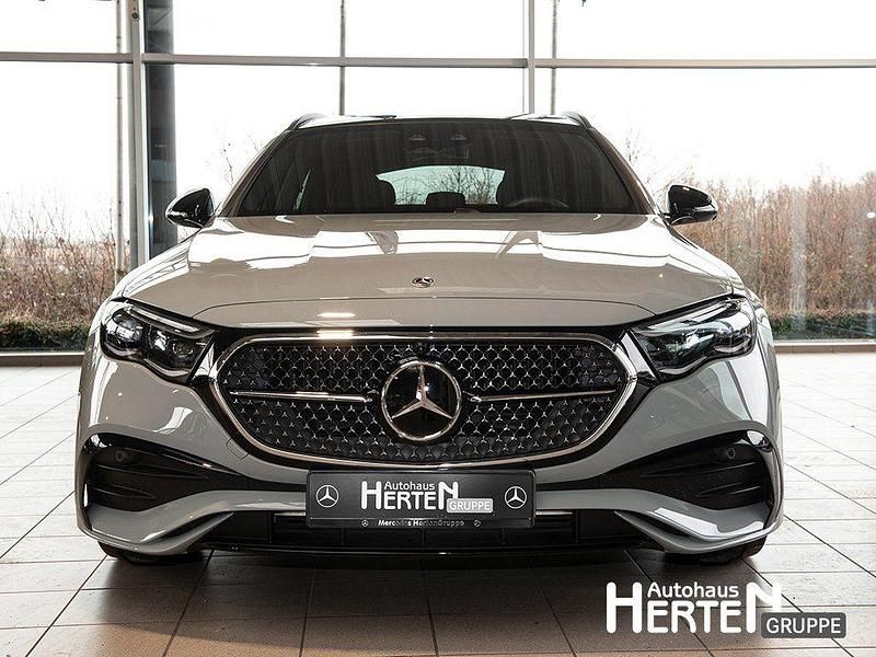 Gebraucht Mercedes E300 AMG 197 PS (144 kW) 2025 Manufaktur lack manufaktur alpin Kombi