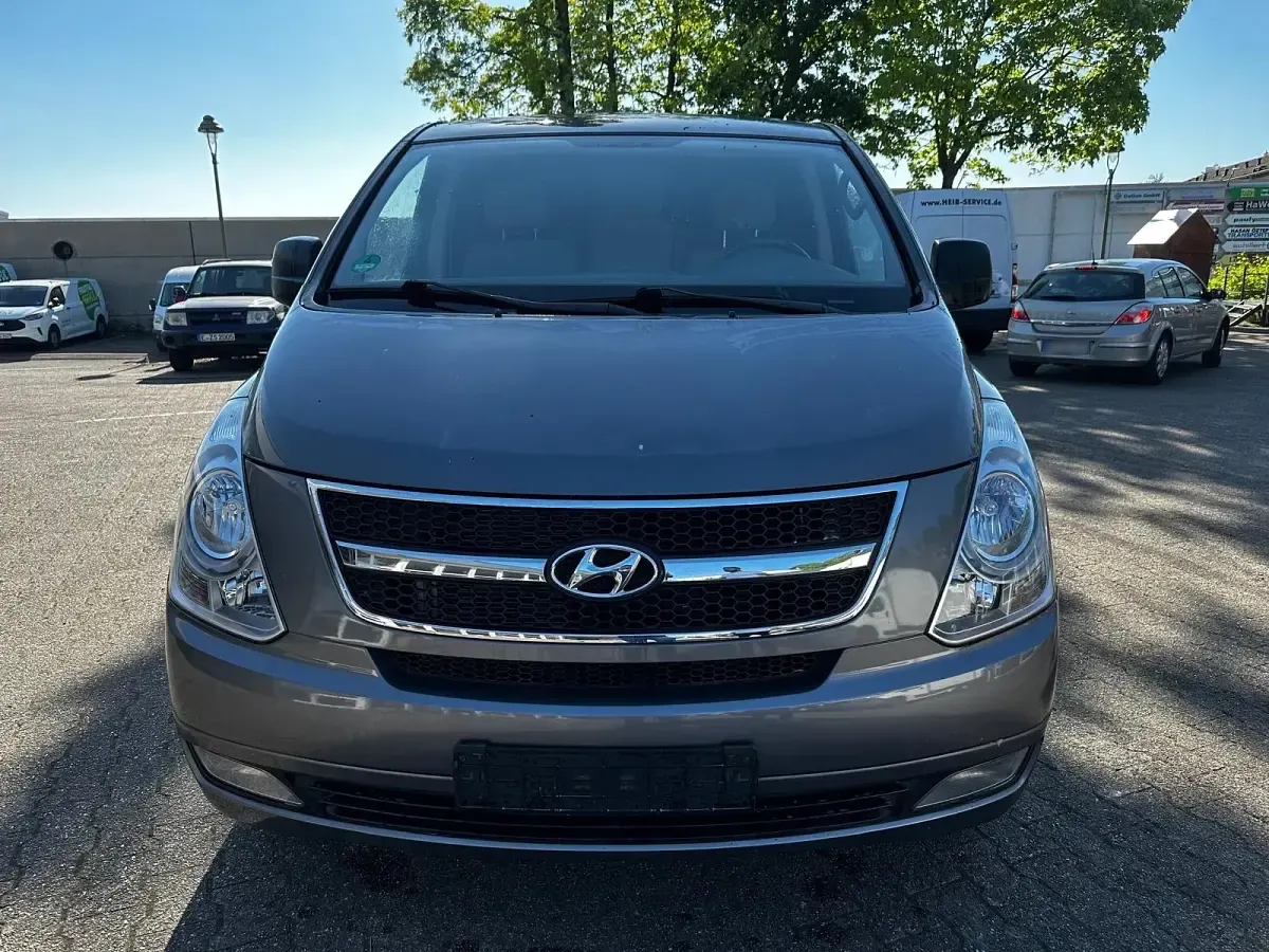 Gebraucht Hyundai H-1 170 PS (125 kW) 2009 Grau Van / Kleinbus