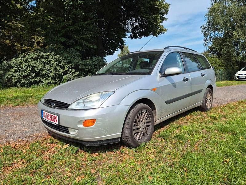 Silber Gebraucht 2000 Ford Focus Ghia Kombi | 1.499 € (Fairer Preis) - Bild 1/4