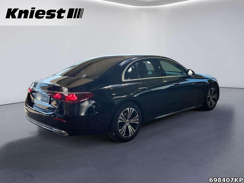 Gebraucht Mercedes E220 Avantgarde 197 PS (144 kW) 2023 Metalliclack obsidianschwarz m Limousine