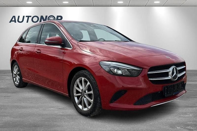 Gebraucht Mercedes B200 163 PS (119 kW) 2019 Rot Van / Kleinbus