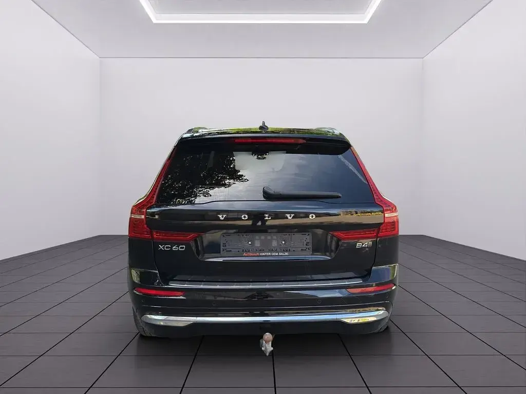 Gebraucht Volvo XC60 Plus 197 PS (144 kW) 2023 Schwarz SUV